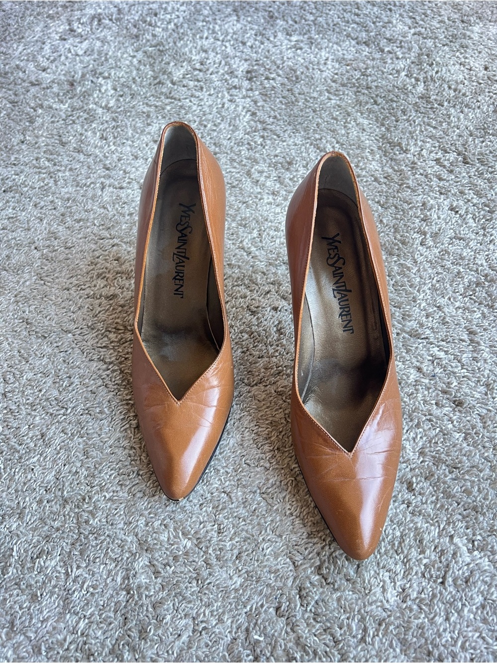 Yves Saint Laurent Tan Leather Pointed-Toe Pumps. Size 7